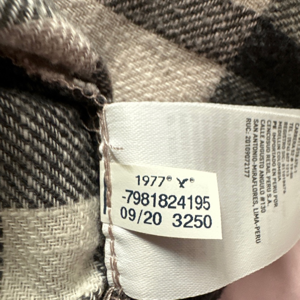 AE American Eagle Plaid Hooded Flannel Small Sherpa Lined Pink  Grey Womens - Picture 7 of 10